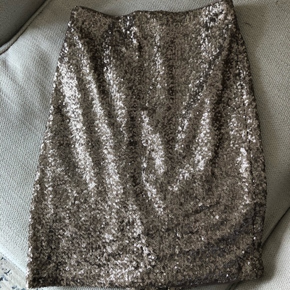 Ann Taylor Dresses & Skirts - Ann Taylor gold sequin midi skirt 0 petite